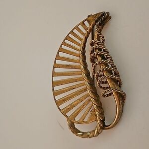 VOLUPTE Goldtone Modern Leaf Brooch
